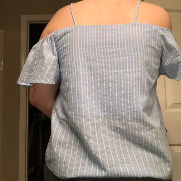 light blue and white blouse - Picture 3 of 5